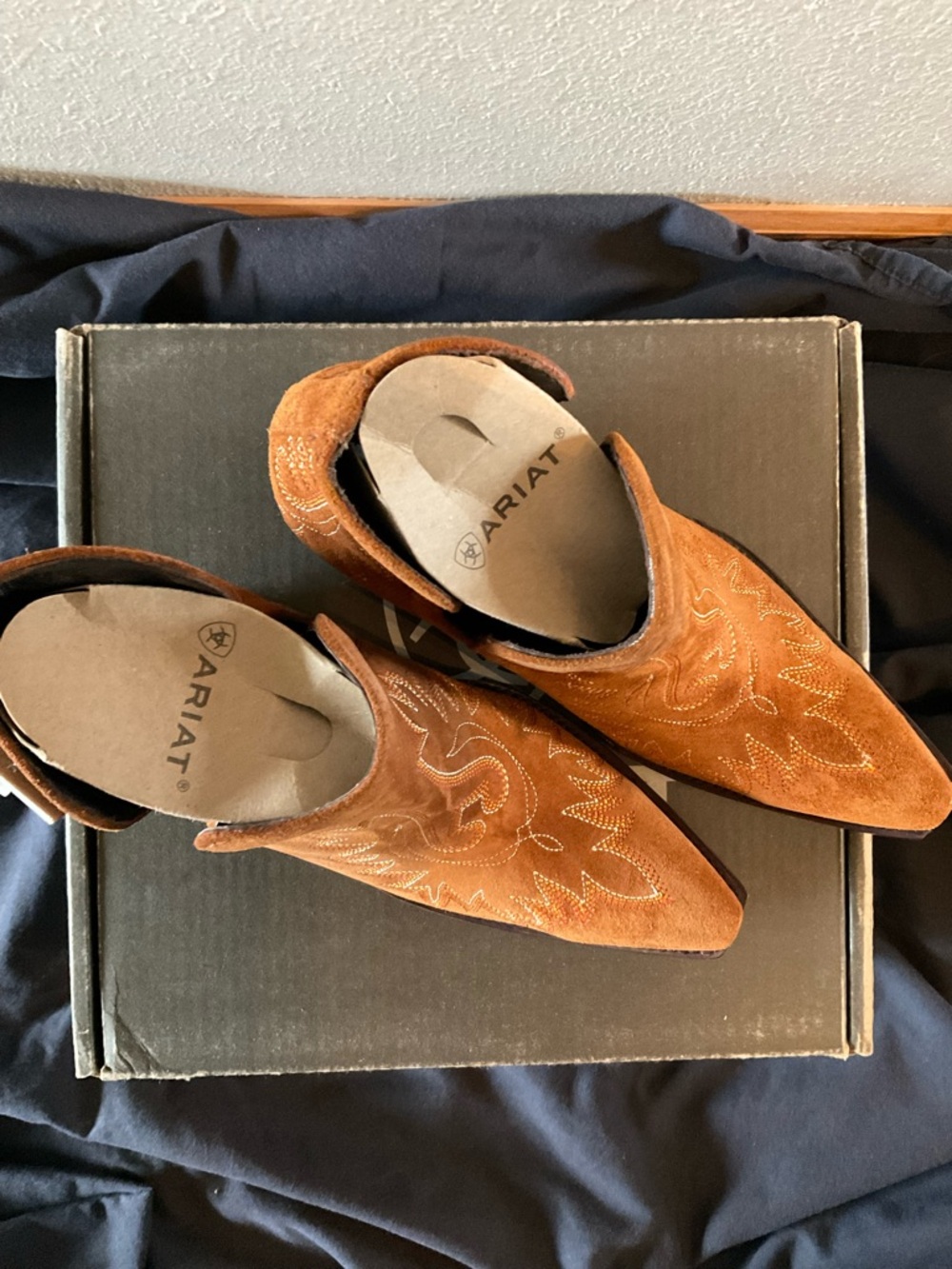 Ariat Dixon Western Ankle Boots in Penny Suede - Picture 3 of 7
